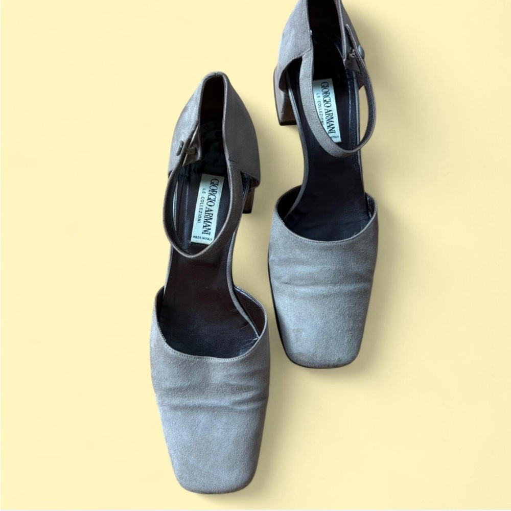 Giorgio Armani Tan Heeled Shoes with Modern Design